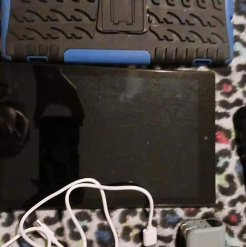 Fire tablet black and the case Is blue